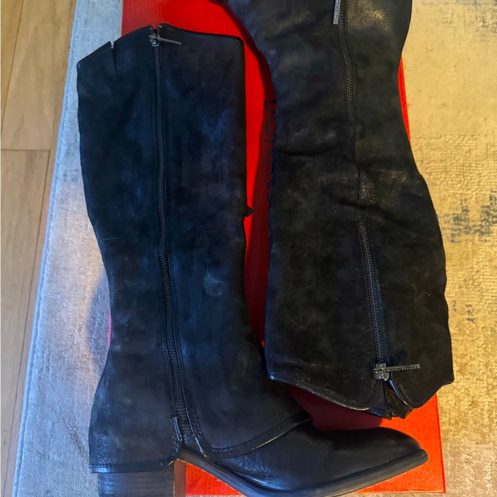 Donald Pliner suede boots